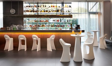 Trouver des chaises hautes et tabourets de bar design pour un restaurant